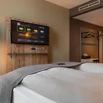 - The Niu, Timber Esslingen By Ihg מלון 3*